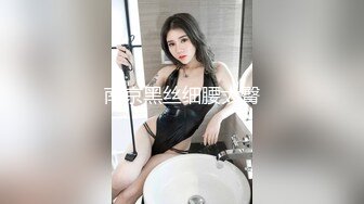 邪恶二人组下药迷翻公司的美女同事带回酒店各种姿势干