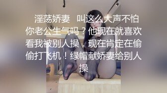 浓妆艳抹爱戴着肛塞骑乘的熟女 妖婆 淫穴不停流汁水，坐骑肉棒 好淫荡的表情！