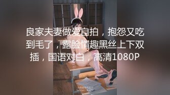 《极品CP❤️魔手外购》近景热闹商场女厕刁钻位置偸拍超多小姐姐方便还有制服女，能看脸又能看私处，半蹲式撅个大腚过瘾极了