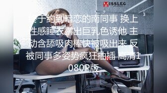 可爱小女友在家吃鸡 略显青涩 有调教的潜力 这小表情很可爱 男友拿大鸡吧逗着玩呢