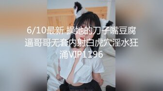 KTV花魁斗艳 两个陪酒小美女一起上厕所 不过我喜欢黑衣服的