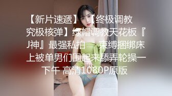 年轻少妇借钱无力偿还被纹身哥带到酒店找朋友玩3P抵债