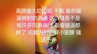 红裙美女换上制服居家操逼，扶着男友大屌吸吮，边舔边自摸骚逼，怼着小穴一下挺入