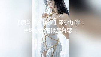 洞中偷窥 白嫩美女玩玩手机就开始激情自慰 叫声销魂死了 高潮颤抖 居然还是无毛逼