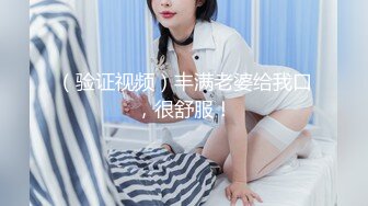 帅小伙约操娇小身材骚美女，迫不及待解开内衣