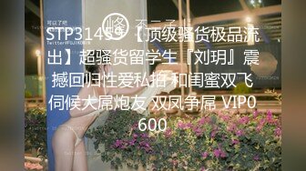 渣男小哥的清纯女友，全程露脸镜头前听狼友指挥被小哥调教，揉奶玩逼看特写，使劲抠骚穴，压在身下边亲边草