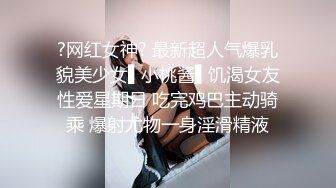 【骚妈带着两个女儿一起大秀直播】全程露脸好刺激黑丝情趣装诱惑吃奶舔逼AV棒自慰骚穴嫩的出水还没毛