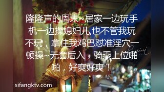 颜值身材都很不错的白虎小骚跪在地上，对着镜子自慰逼逼揉捏骚奶子，高潮喷水