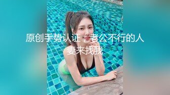  极品圆润美臀小少妇居家夫妻啪啪，跪着按头深喉插嘴，开档黑丝翘起大屁股后入