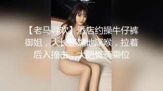 国内厕拍大神潜入商场女厕固定后拍美女尿尿 镶珠鞋美少妇小骚穴的阴唇肉还挺粉 粉嫩的